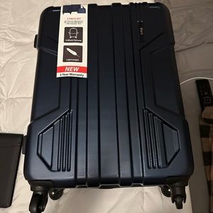 Brand new luggage! These are super spacious & comes with all 3 pieces.